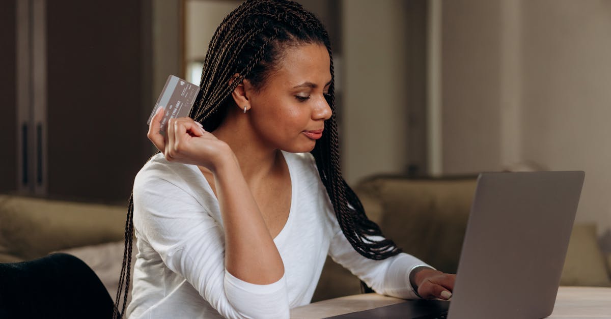 Gratis stockfoto met Afro-Amerikaanse vrouw, afstandswerk, betalingswijze