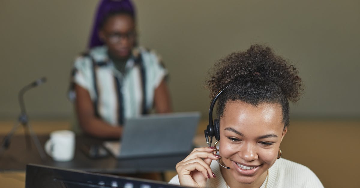 Gratis stockfoto met Afro-Amerikaanse vrouw, afstandswerk, baan
