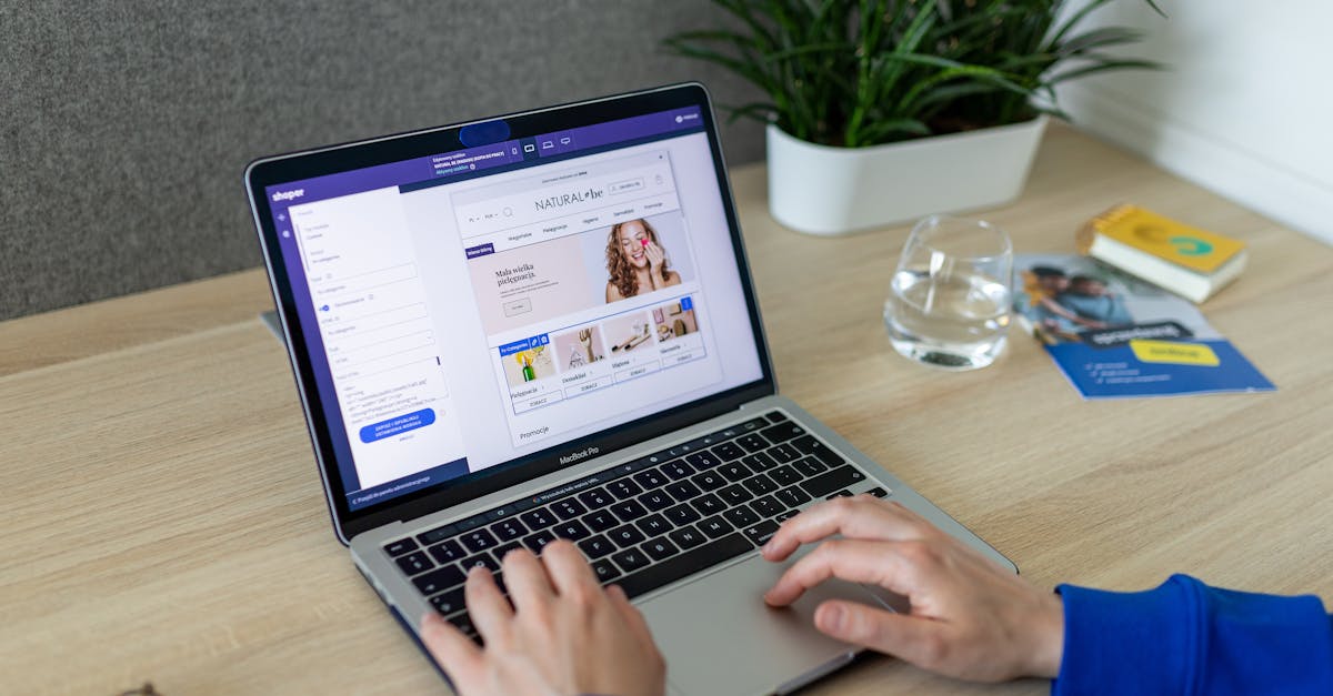 Gratis stockfoto met aanbieding, apple laptop, bekijken